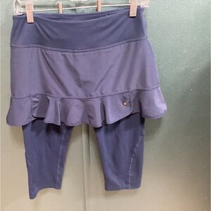 Rylan skirted. Kneelength capri